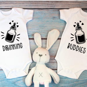 Drinking Buddies Twin Onesies, Best Friends Twin Bodysuits, Cute Onesies, Cute Twin Siblings, Cute Matching Twin Outfits for Newborn  K48