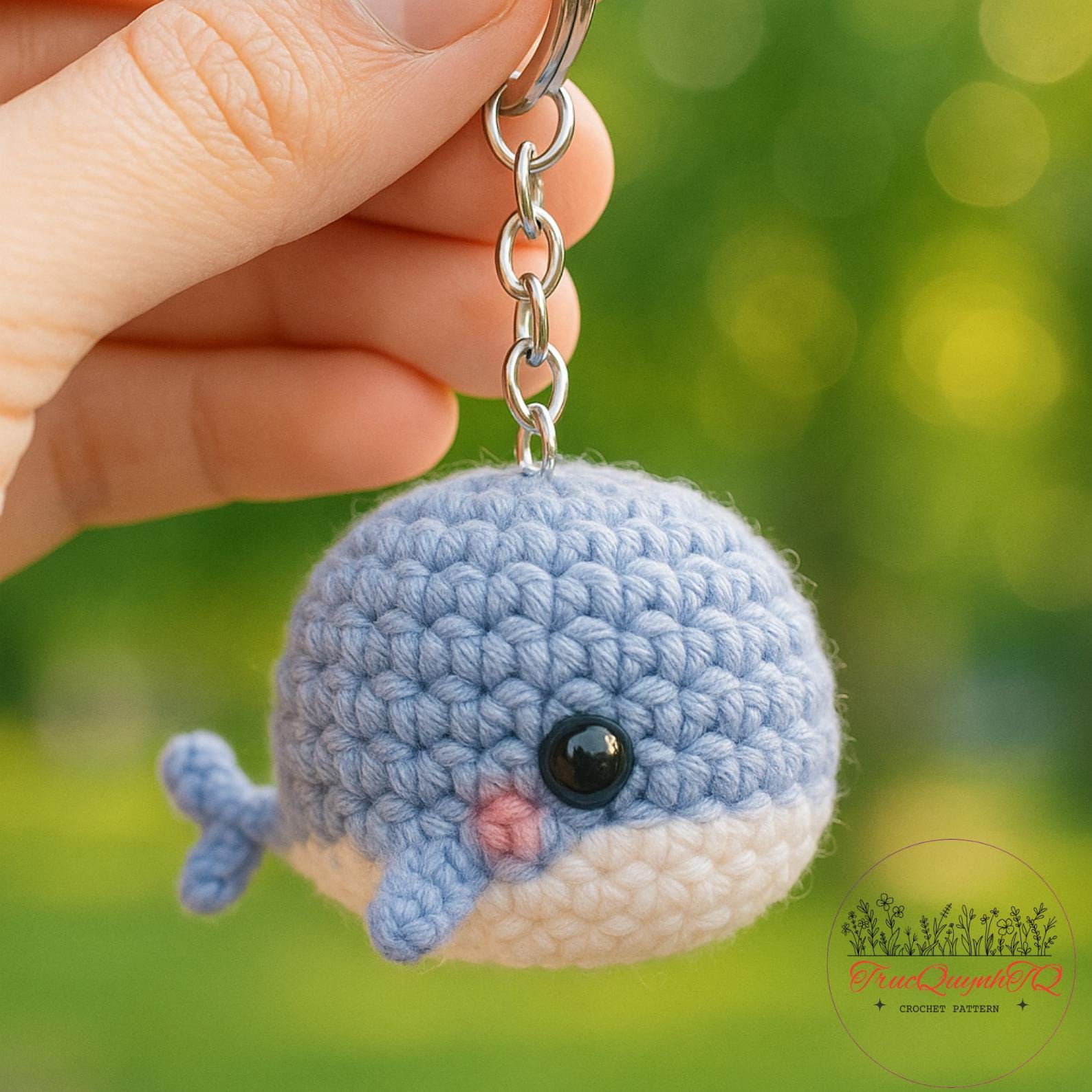 クジラの編みぐるみキーホルダー - かわいいかぎ針編みのクジラの
