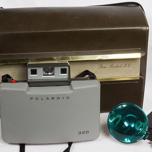 Vintage Polaroid Automatic 320 Land Camera Excellent condition