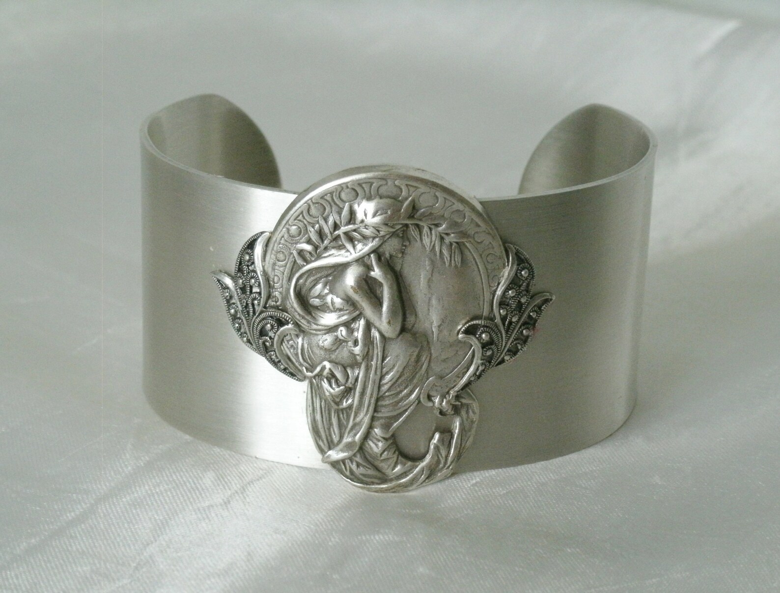 Black Nouveau Small Wire Cuff Bracelet main image 1