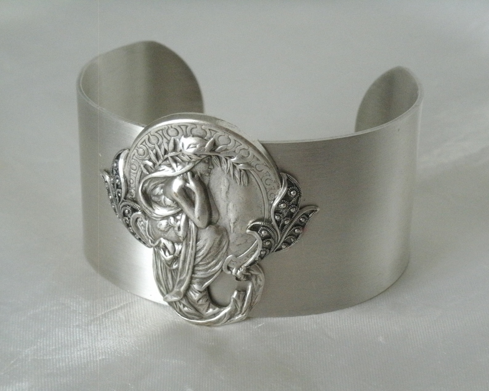 Black Nouveau Small Wire Cuff Bracelet