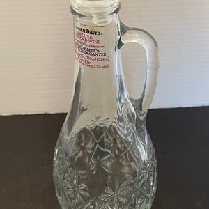 Mogen David Collector&#39;s Empty Wine Decanter Limited Edition 4th in Series Label