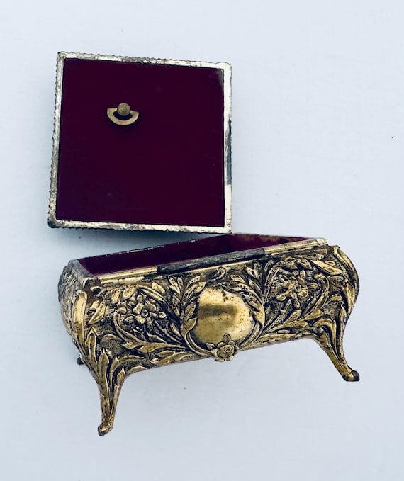 TAJ Importing San Francisco Trinket Sankyo Music Box Lined Red