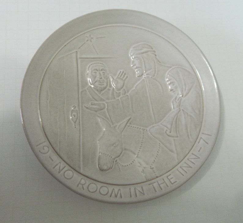 Frankoma Collectible Christmas Plate White Sand 1971 No Room in the Inn Plate #7