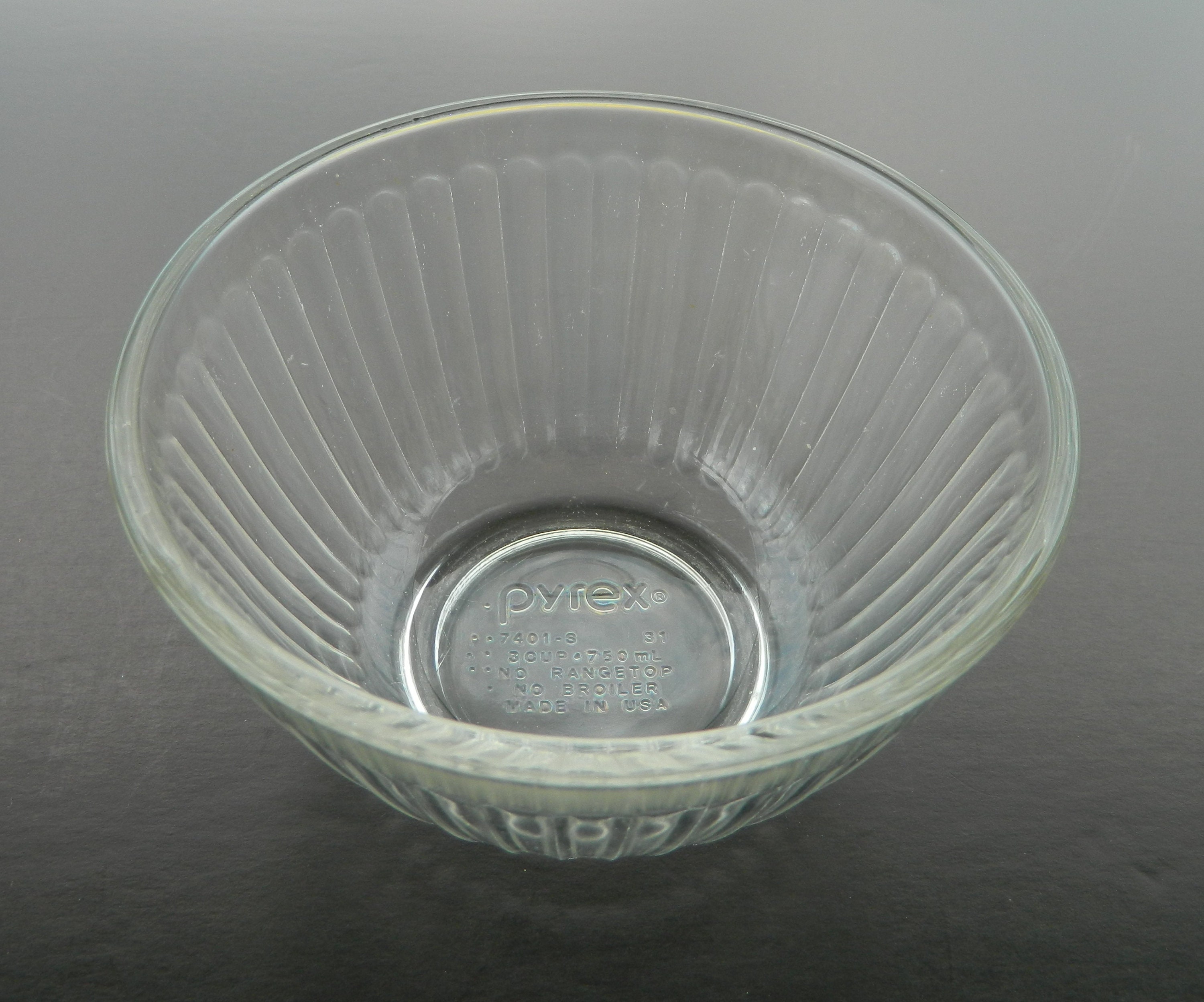 Pyrex 7401 3-Cup Sculpted Glass Mixing Bowl