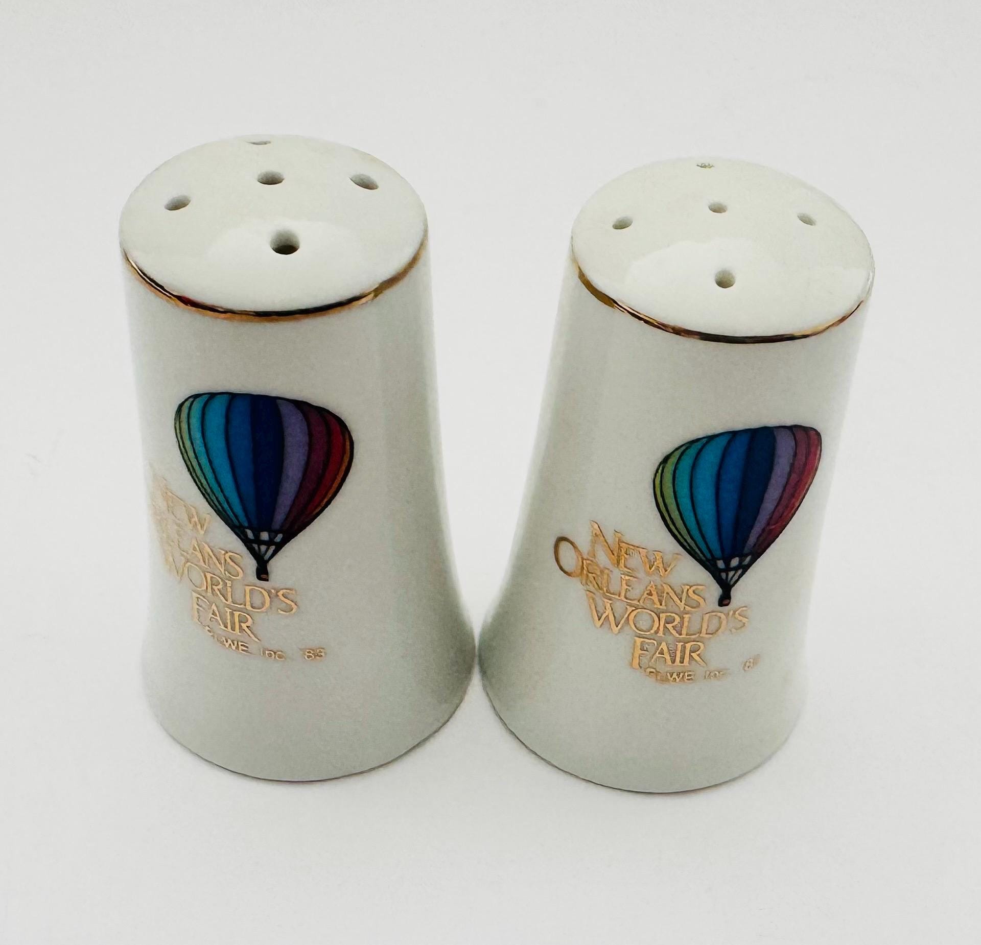 1983 New Orleans Worlds Fair Hot Air Balloon Salt & Pepper Shakers