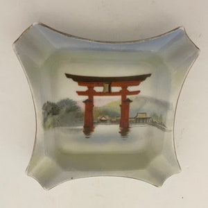 Noritake Nippon Toki Kaisha Aschenbecher Torii Tor des Itsuzushima Schrein 4 Slots