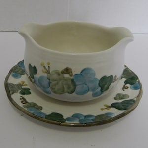 Metlox Poppytrail Gravy Boat with Attached Underplate Sculptured Grape Pattern