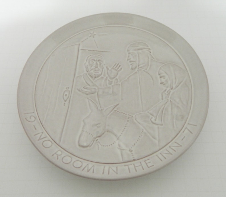 Frankoma Collectible Christmas Plate White Sand 1971 No Room in the Inn Plate #7