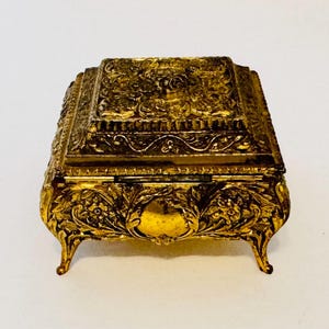 TAJ Importing San Francisco Trinket Sankyo Music Box Lined Red