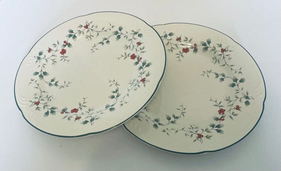 Winterberry dinner cheap plates