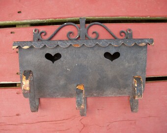 Vintage Look METAL Primitive Red /& Rust Christmas MAILBOX Holiday Seasonal Holly