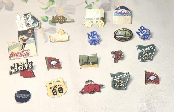 Vintage Set of 19 United States Souvenir Pins Various States