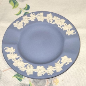 Vintage Wedgwood Jasperware Ashtray Grapevine Relief Pattern