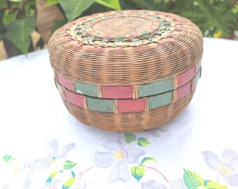 Vintage Round Chinese Wicker Basket Interesting Design Lid Sewing