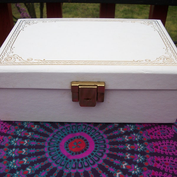 Vintage Beautiful Classy White with Gold Trim Red Inside Buxton Jewelry Box Two Tier
