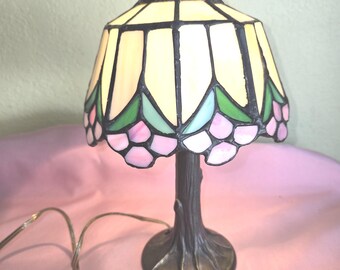 洋書 Lamps for all Seasons 1998 Vintage L&L WMC Table Desk Lamp-stained Glass Tiffany Style