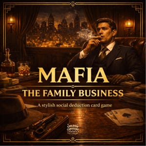 Op de afbeelding: Bordspelbox met de titel "MAFIA THE FAMILY BUSINESS". De afbeelding toont een man in een pak die een sigaar rookt, met een skyline op de achtergrond. Andere elementen zijn een fedora, een pistool en speelkaarten.