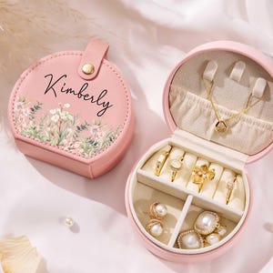 Personalized Leather Jewelry Box,BirthFlower Jewelry,Wedding Bridesmaid Gifts,Travel Jewelry Box with Name,Birthday Christmas Gift for Women
