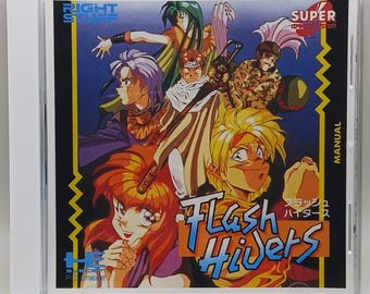 Puede incluir: Una colorida portada de manual de videojuego con un grupo de personajes de anime. El título del juego es "Flash Hiders" y el texto "Super Famicom" está en la esquina superior derecha. El manual es para la consola de videojuegos Super Famicom.