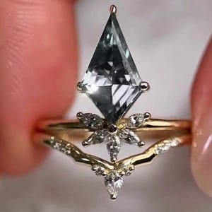 3 Carat Grey kite Cut Moissanite Engagement Ring, Floral Diamond Branch Ring in 14K Gold, Nature-Inspired Engagement Ring, Bridal Ring