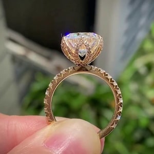 2,5 Karat Tulpe runder Moissanit Verlobungsring, Roségold Lotus, zierliche pflastern Band, einzigartige Blumendiamantring, Brautring für Sie