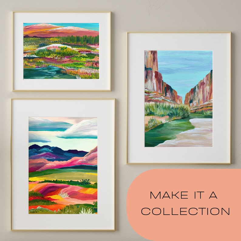 Puede incluir: Tres pinturas de paisajes enmarcadas con marcos dorados. Las obras representan escenas coloridas de la naturaleza, incluyendo monta&ntilde;as, r&iacute;os y ca&ntilde;ones. El texto "MAKE IT A COLLECTION" se muestra en un &oacute;valo color melocot&oacute;n.