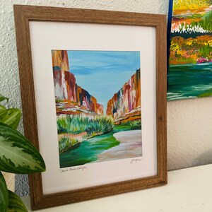 Puede incluir: Un juego de tres tazas de cer&aacute;mica con un acabado mate moteado. Las tazas son en tonos crema, gris claro y gris oscuro. Cada taza tiene un dise&ntilde;o simple y minimalista, ideal para caf&eacute; o t&eacute;.