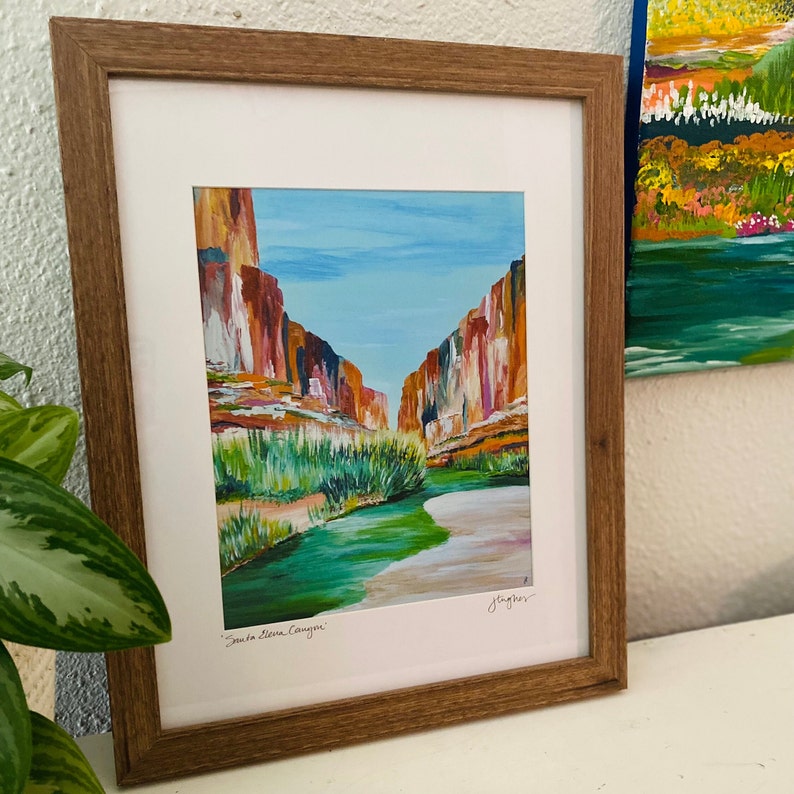 Puede incluir: Un juego de tres tazas de cer&aacute;mica con un acabado mate moteado. Las tazas son en tonos crema, gris claro y gris oscuro. Cada taza tiene un dise&ntilde;o simple y minimalista, ideal para caf&eacute; o t&eacute;.