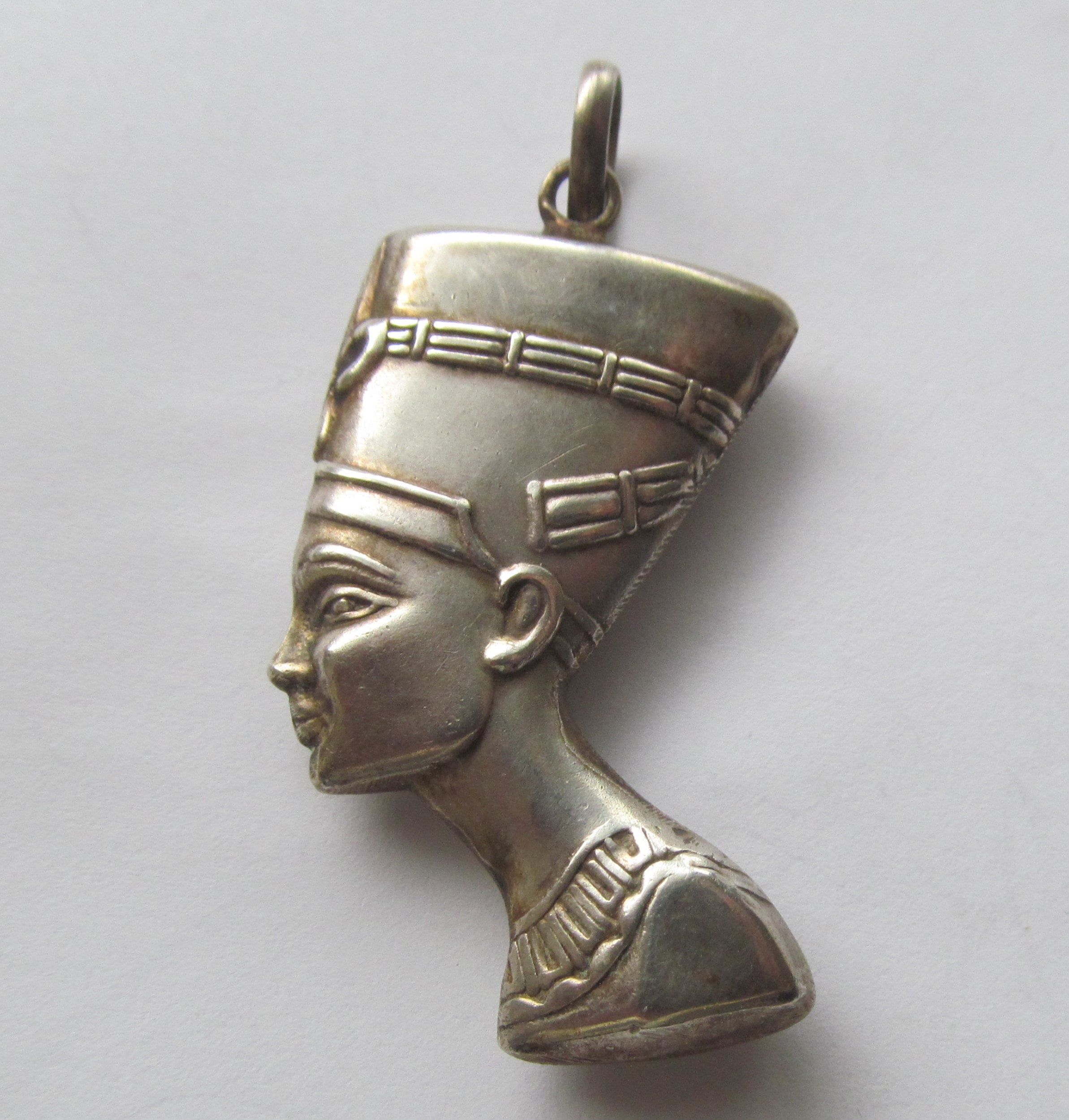 Pendentif Et Chaîne Vintage En Argent Sterling 925 - Thème égyptien Néfertiti - Occasion Antique
