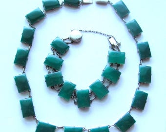 Conjunto de collar y pulsera de crisoprasa de plata estilo Art Déco, joyería antigua de alrededor de 1930.