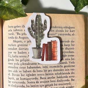 Cactus Bookshelf Magnetic Bookmark: Glossy Page Marker