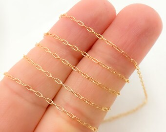 Cadena de eslabones finos chapada en oro de 14 quilates (1 x 2 mm). 1318DGF