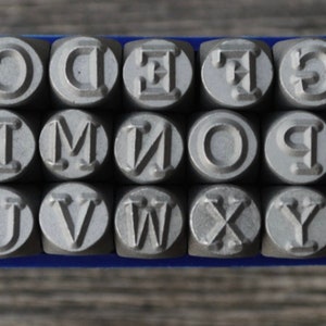 Fuente de máquina de escribir mayúscula de una sola letra, 6 mm, GRANDE - Sellos de acero para metal de 1/4 de pulgada de Metal Supply Chick-Pick Letter
