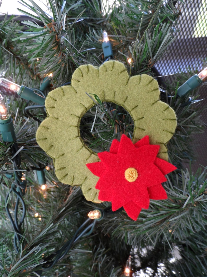 Wreath wool felt Christmas ornament image 1