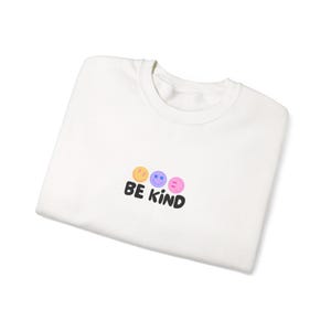 Be Kind Crewneck Sweatshirt, Cute Smiley Face Jumper, Trendy Graphic Pullover, Unisex Heavy Blend Top, Positive Vibes Sweater