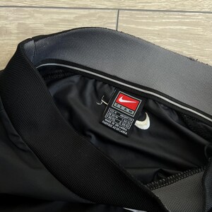 Vintage Y2K Nike Center Swoosh Helnylon Sweatshirt 90-tal bild 12