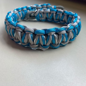 Bandoulière en macramé bleu et gris : porte-monnaie en paracorde fait main