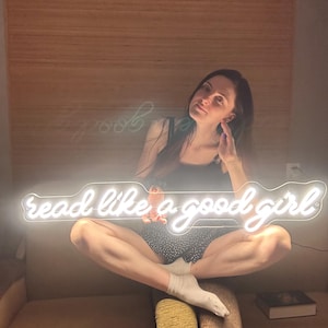 Neon Sign &quot;Read Like A Good Girl&quot; – Custom LED Wall Light for Bedroom, Book Nook, Cafe, Reading Corner, Aesthetic Home Decor