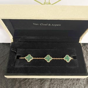Authentic VCA 18k yellow gold malachite Clover bracelet