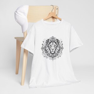Boho Lion T-Shirt, Minimalist Lion Design, Nature Inspired Tee, Bohemian Style Shirt, Wildlife Graphic, Soft Cotton, Gift for Lion Lovers,
