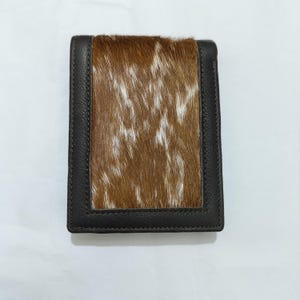 Handgemaakte koeienhuid portemonnee bruin haar op leer dubbelgevouwen heren portemonnee westerse stijl slanke kaarthouder cadeau voor hem natuurlijke vachtlook
