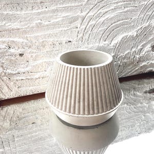 Handgemaakte plantenbak van cement: industrieel modern decor, unieke textuurafwerking