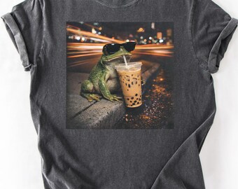 Camiseta Comfort Colors com estampa de sapo e café gelado, estilo vintage para amantes de sapos.