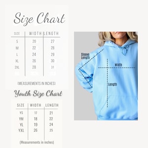 Puede incluir: Una sudadera con capucha azul claro con una tabla de tallas. La tabla muestra medidas en pulgadas para tallas de adulto y juvenil, incluyendo ancho y largo. El texto "Size Chart" est&aacute; en la parte superior de la imagen.