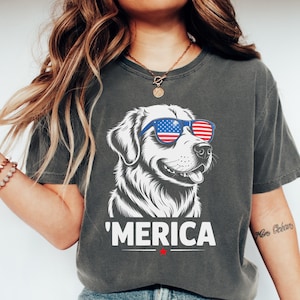 Koszulka Labrador Retriever 'Merica, Koszulka dla psa 4 lipca, Patriotyczna koszulka Labrador, Koszulka dla psa z amerykańską flagą, Miłośnik łap psów w USA, Komfortowe kolory