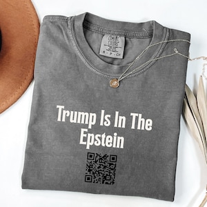Koszulka „Trump jest na liście Epsteina”, koszulka polityczna z kodem QR, koszulka polityczna antytrumpowa, koszulka FDT, koszulka z wirusowym protestem, koszulka z grafiką antytrumpową