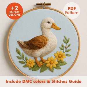 Könnte beinhalten: Ein Set aus drei Keramikbechern mit gesprenkelter, matter Oberfläche. Jeder Becher hat eine andere Farbe: hellblau, cremefarben und grau. Die Becher haben ein schlichtes, modernes Design und einen bequemen Griff.