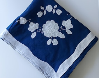 Vintage Handapplikations-Tischdecke / große dunkelblau-weiße Baumwolltischdecke 2,58 m x 1,6 m
