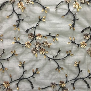 刺繍入りインド生地、ドレス素材、黒ネット、スパンコール花刺繍、刺繍入り生地、サリーブラウスドゥパッタ - ハーフヤード - emb212